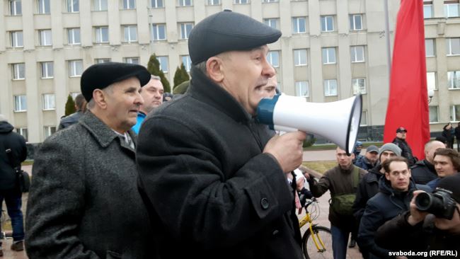 Мікалай Салянік падчас мітынгу ў Горадні 15 сакавіка 