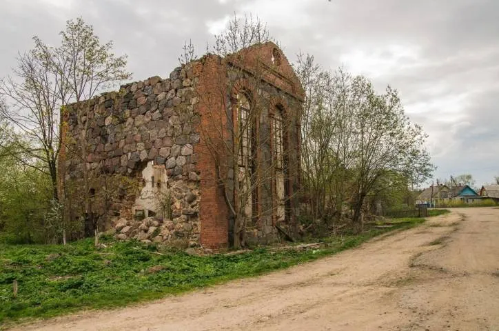 Руіны вінакурні Багдановічаў. Фота radzima.org_result