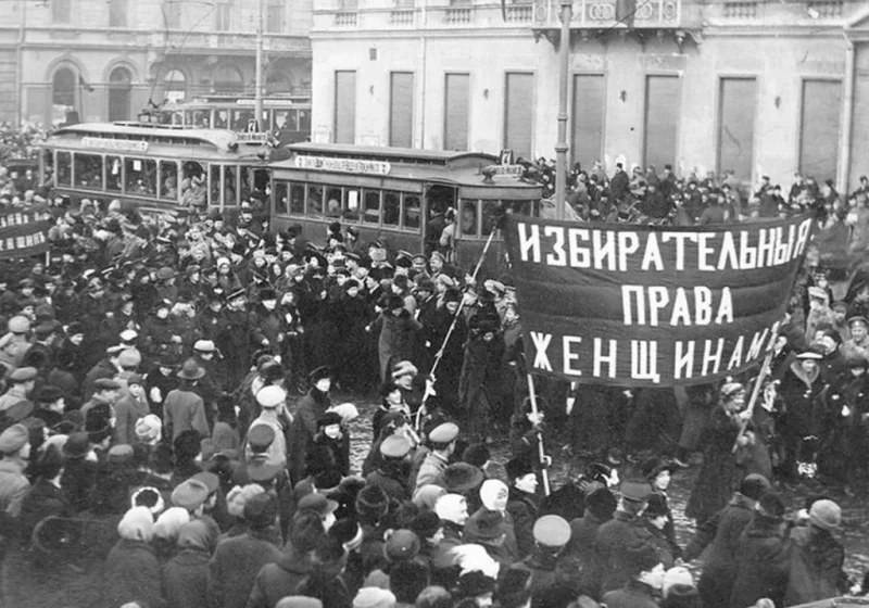 Женский митинг в Петрограде. Начало XX в.