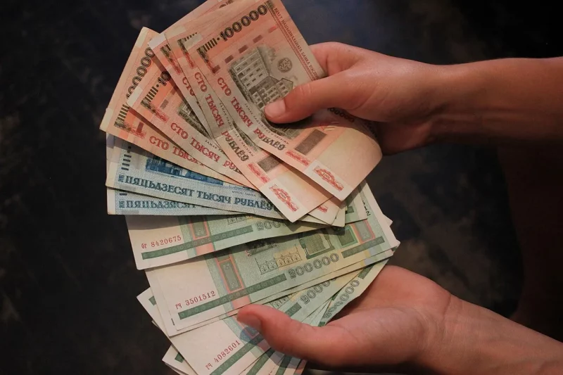 Сума ў 2 млн рублёў у канцы 2015 года была вартай прыкладна 100 долараў. Фота: Julian Nyča, Wikimedia Commons