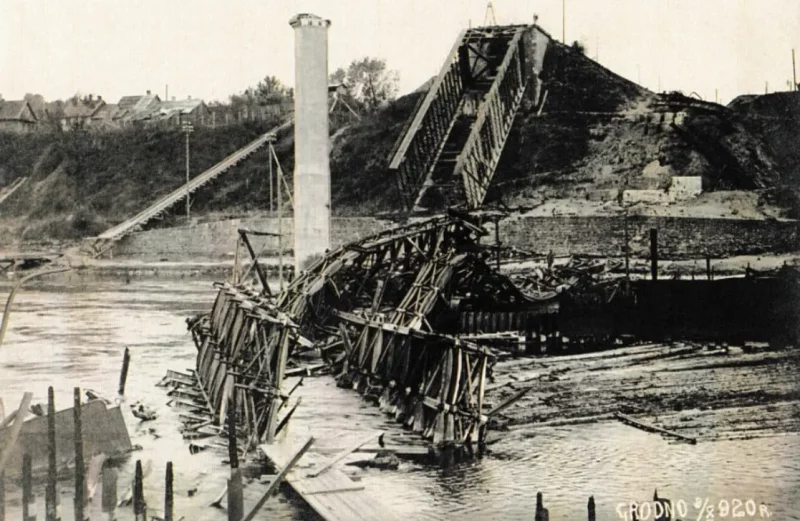 8.10.1920, Гродна. Разбураны чыгуначны мост праз Нёман. Фота: Hrodna 11:27