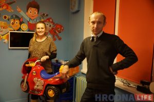 Стрыжка на матацыкле, аквагрым і манікюр. У Гродне адкрыецца першая дзіцячая цырульня “Падстрыгулькі”