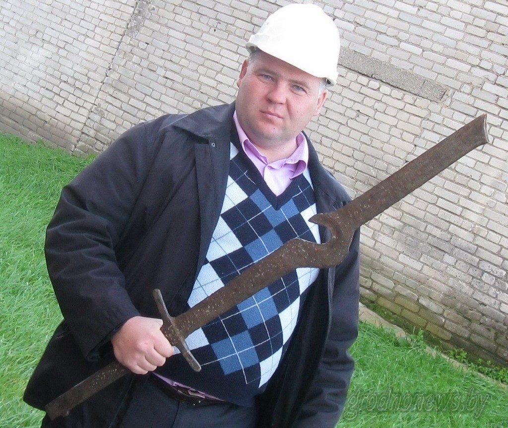 "Меч-адкрывашку", які знайшлі ў Гродне будаўнікі, набылі расійскія калекцыянеры
