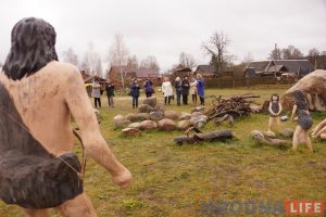 Неандэртальцы, баба Яга і дранікі дапамагаюць у рэабілітацыі асаблівых дзяцей Неандэртальцы, баба Яга і дранікі дапамагаюць у рэабілітацыі асаблівых дзяцей