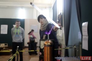 Збіраць, круціць і мацаць: выстава “ЭКСПІРЫмЕНтуС” зноў прыехала ў Гродна