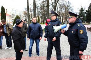 Мірны сход гродзенцаў прайшоў у парку Жылібера: абышлося без затрыманняў Мірны сход гродзенцаў прайшоў у парку Жылібера: абышлося без затрыманняў