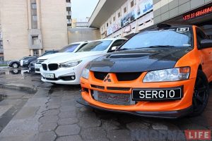 Перад прэм'ерай "Фарсаж 8" ля кінатэатраў выставілі лепшыя аўтамабілі Гродна Перад прэм'ерай "Фарсаж 8" ля кінатэатраў выставілі лепшыя аўтамабілі Гродна