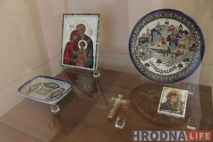 Абразы з перламутру і харугва з Фары Вітаўта. Што пабачыць па Велікоднай выставе ў Музеі гісторыі рэлігіі Абразы з перламутру і харугва з Фары Вітаўта. Што пабачыць па Велікоднай выставе ў Музеі гісторыі рэлігіі