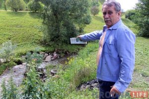 "Уся вада з горада разам са смеццем цячэ да нас". Жыхары вулiцы Працоўнай аб праблемах з Гараднічанкай "Уся вада з горада разам са смеццем цячэ да нас". Жыхары вулiцы Працоўнай аб праблемах з Гараднічанкай