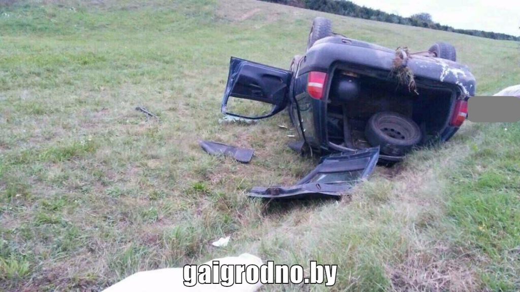 Вадзіцель загінуў, пасажыраў уратавалі рамяні. Пад Ваўкавыскам здарылася аварыя