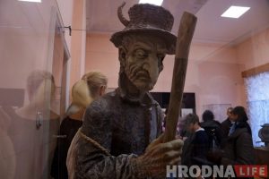 Злыдні vs дамавікі. Выберы, на чыім баку ты, наведаўшы выставу "Героі беларускіх казак, міфаў і легенд" Злыдні vs дамавікі. Выберы, на чыім баку ты, наведаўшы выставу "Героі беларускіх казак, міфаў і легенд"