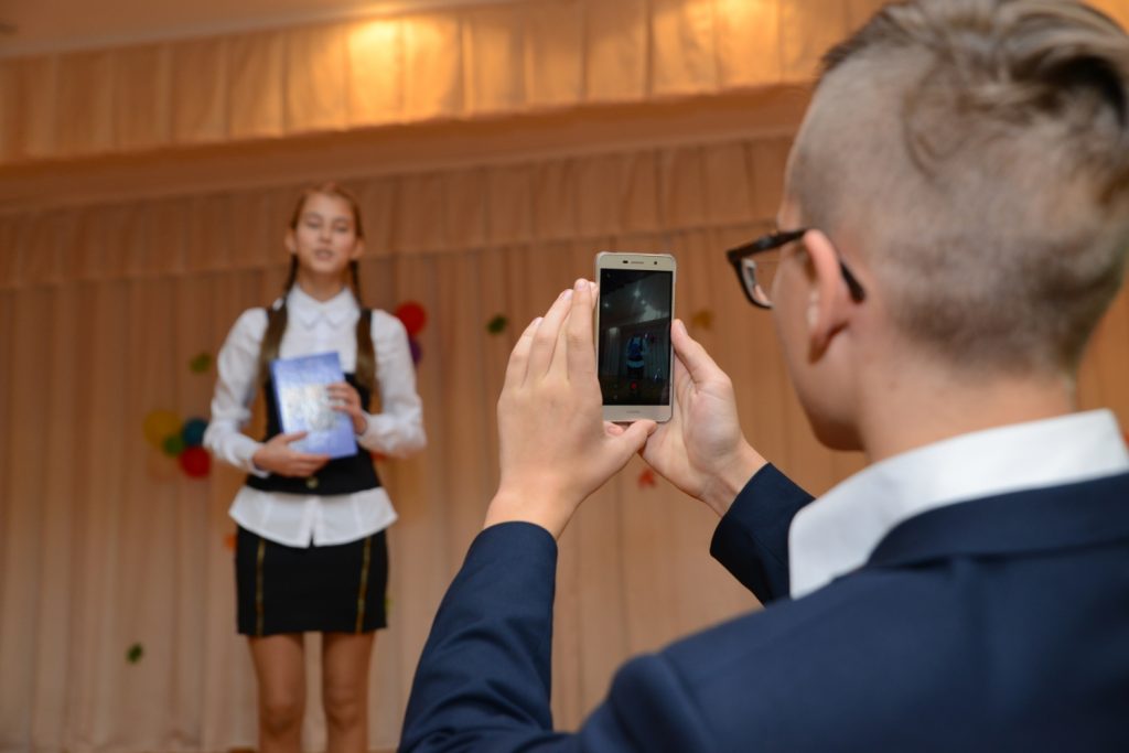 Смартфон  Apple чакае пераможцу! Вучні Гродненшчыны запрашаюцца да ўдзелу ў рэспубліканскім конкурсе юных чытальнікаў