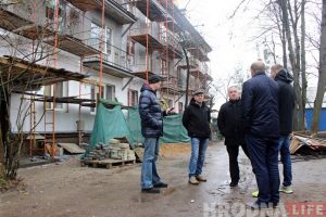 "Залівае пры кожным дажджы". Жыхары вуліцы Гогаля занепакоеныя, што ў час капрамонту ім не зробяць ліўнёўку "Залівае пры кожным дажджы". Жыхары вуліцы Гогаля занепакоеныя, што ў час капрамонту ім не зробяць ліўнёўку