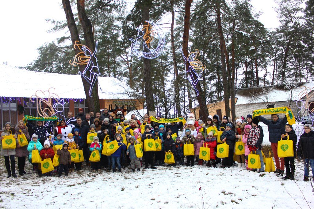 Футбольны "Нёман" сустрэўся з дзецьмі