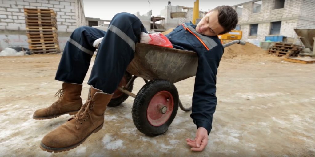 "Остановите покраску, Вите нужна маска": сацыяльны ролік пра ахову працы знялі ў Гродне (відэа)