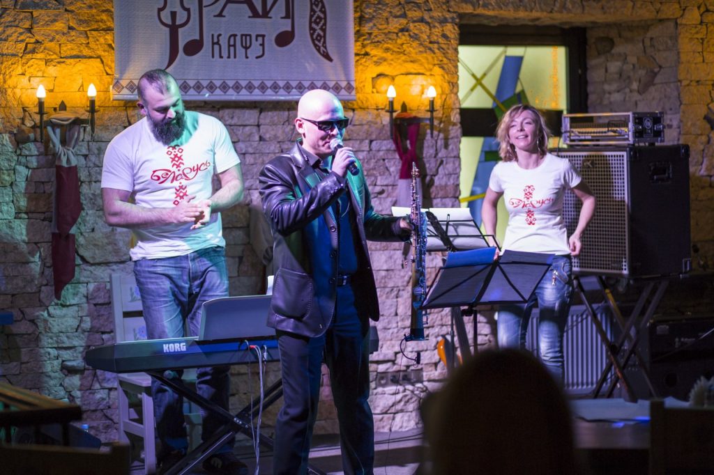 Гродзенскі саксафаніст Аляксандр Краўчук выступіць у Ваўкавыску. Hrodna.life разыгрывае білет Гродзенскі саксафаніст Аляксандр Краўчук выступіць у Ваўкавыску. Hrodna.life разыгрывае білет
