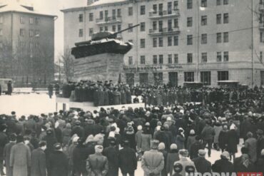 Помнікі і святы. Як святкавалі Дзень Перамогі ў пасляваенным Гродне (унікальныя фота)