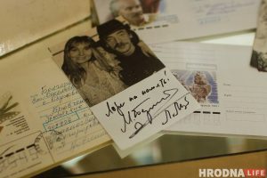 Куміры тэатру і кіно пад адным дахам: выстава з прыватнай калекцыі гродзенкі адкрылася ў бібліятэцы Куміры тэатру і кіно пад адным дахам: выстава з прыватнай калекцыі гродзенкі адкрылася ў бібліятэцы