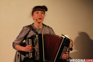 Бенька праспявала гродзенцам пра "электракаханне" Бенька праспявала гродзенцам пра "электракаханне"