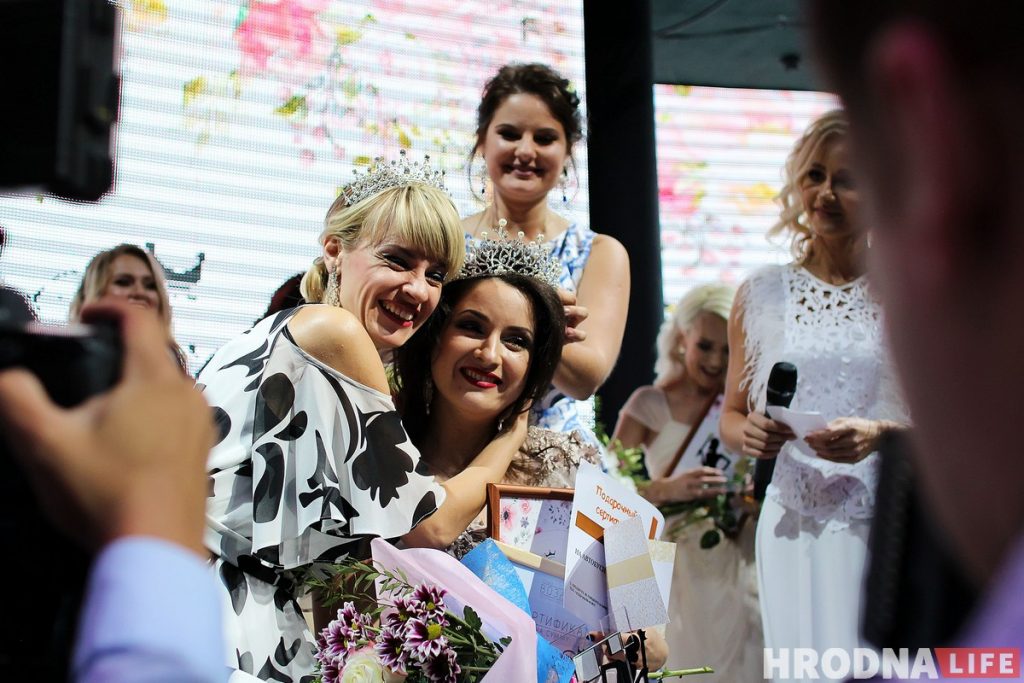 У гродзенскім начным клубе выбралі лепшую маму горада. А калі выбары таты? У гродзенскім начным клубе выбралі лепшую маму горада. А калі выбары таты?