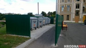 Зацаніце, якую лавачку для турыстаў паставілі ля сінагогі (насамрэч, сорамна) Зацаніце, якую лавачку для турыстаў паставілі ля сінагогі (насамрэч, сорамна)