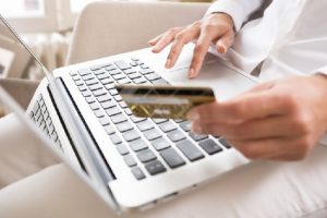 Пад Гродна п'яны паляўнічы спрабаваў купіць алкаголь, пагражаючы прадаўцу крамы стрэльбай