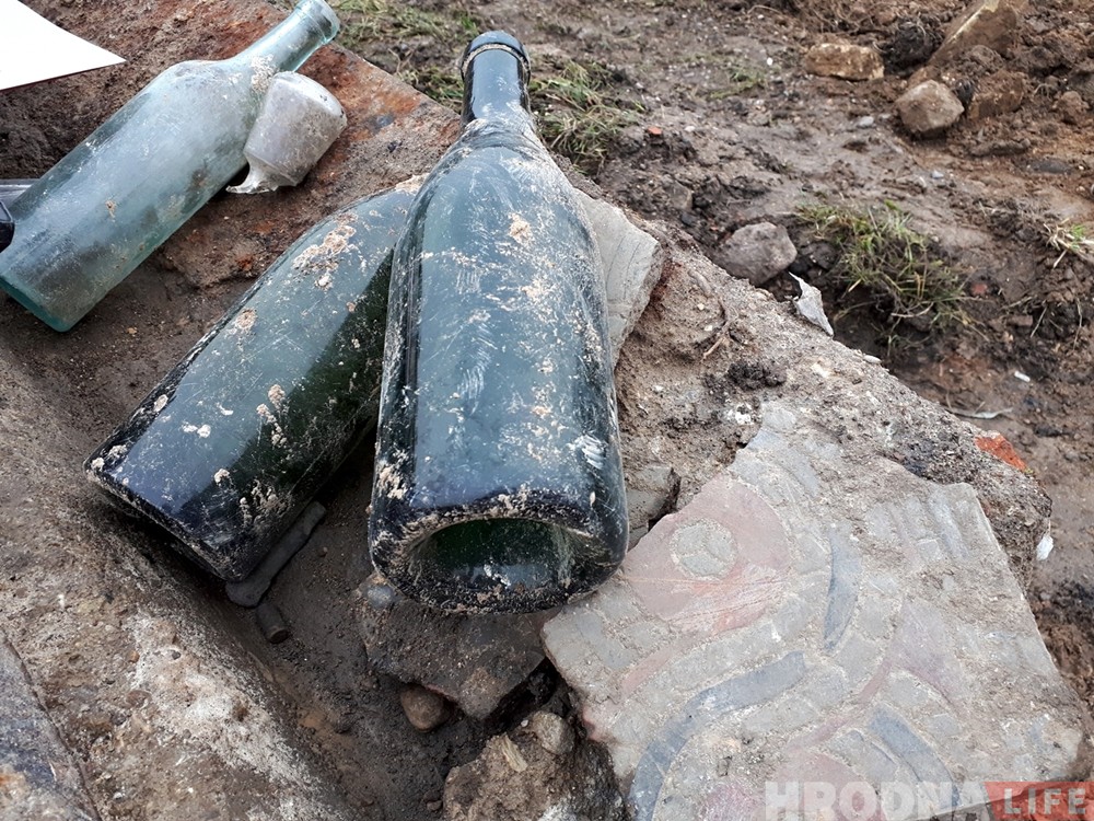 Пули, монеты и бутылки: что находят археологи на стройплощадке литовского консульства
