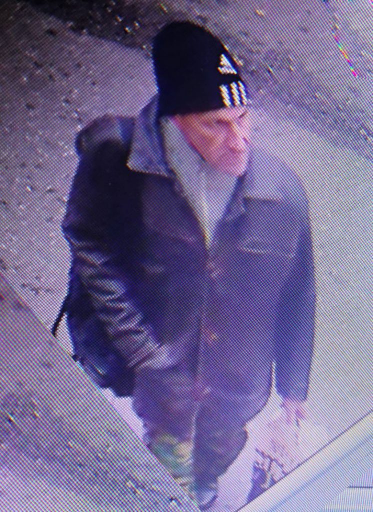 У Гродне абакралі грузавік. Злодзей трапіў на камеру, яго шукаюць