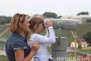 Вінаваты "Эпалет"? Турыстычны стэнд на Ажэшкі пашкодзілі і адразу адрамантавалі