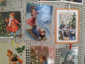 Абавязкова зазірніце! У краме "Лёля" зрабілі выставу старых калядных паштовак і святочных анёлкаў Абавязкова зазірніце! У краме "Лёля" зрабілі выставу старых калядных паштовак і святочных анёлкаў