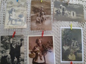 Абавязкова зазірніце! У краме "Лёля" зрабілі выставу старых калядных паштовак і святочных анёлкаў Абавязкова зазірніце! У краме "Лёля" зрабілі выставу старых калядных паштовак і святочных анёлкаў