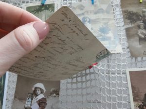 Абавязкова зазірніце! У краме "Лёля" зрабілі выставу старых калядных паштовак і святочных анёлкаў Абавязкова зазірніце! У краме "Лёля" зрабілі выставу старых калядных паштовак і святочных анёлкаў