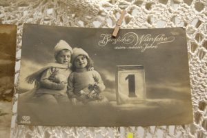 Абавязкова зазірніце! У краме "Лёля" зрабілі выставу старых калядных паштовак і святочных анёлкаў Абавязкова зазірніце! У краме "Лёля" зрабілі выставу старых калядных паштовак і святочных анёлкаў