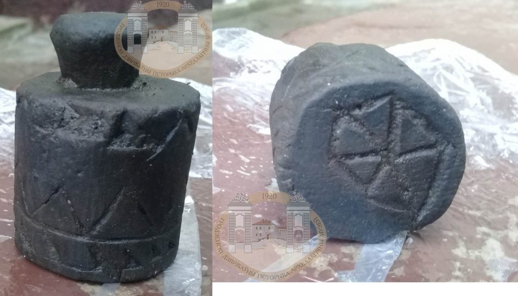 Яшчэ адну шахматную фігуру другой паловы XIII стагоддзя выявілі археолагі на Замкавай гары Яшчэ адну шахматную фігуру другой паловы XIII стагоддзя выявілі археолагі на Замкавай гары