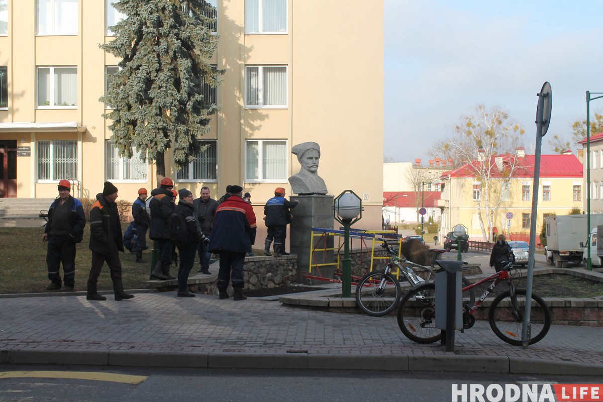 В Гродно демонтируют памятник Чапаеву (обновлено)