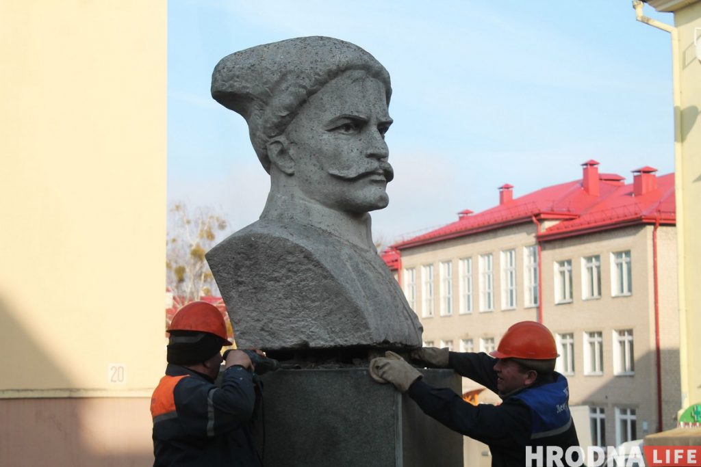 Што кажуць гродзенцы пра дэмантаж помніка Чапаеву?