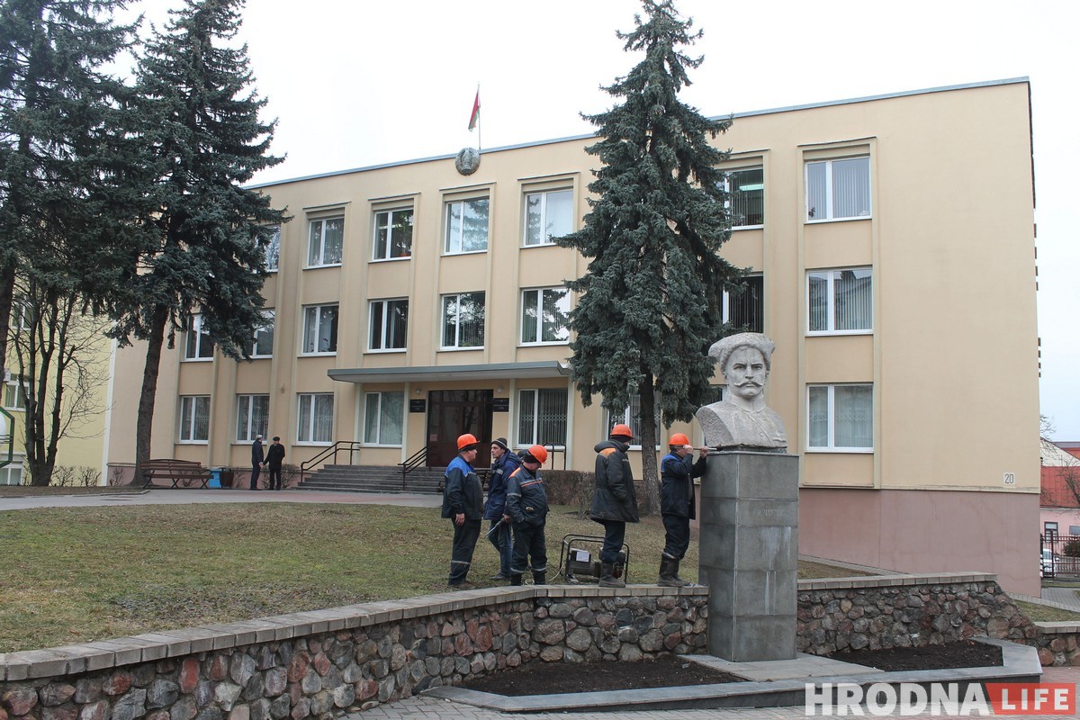 В Гродно демонтируют памятник Чапаеву (обновлено)