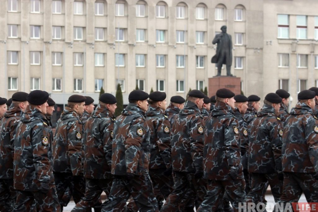 Гродзенская міліцыя ў дзень свайго свята прайшла маршам па вуліцах горада 