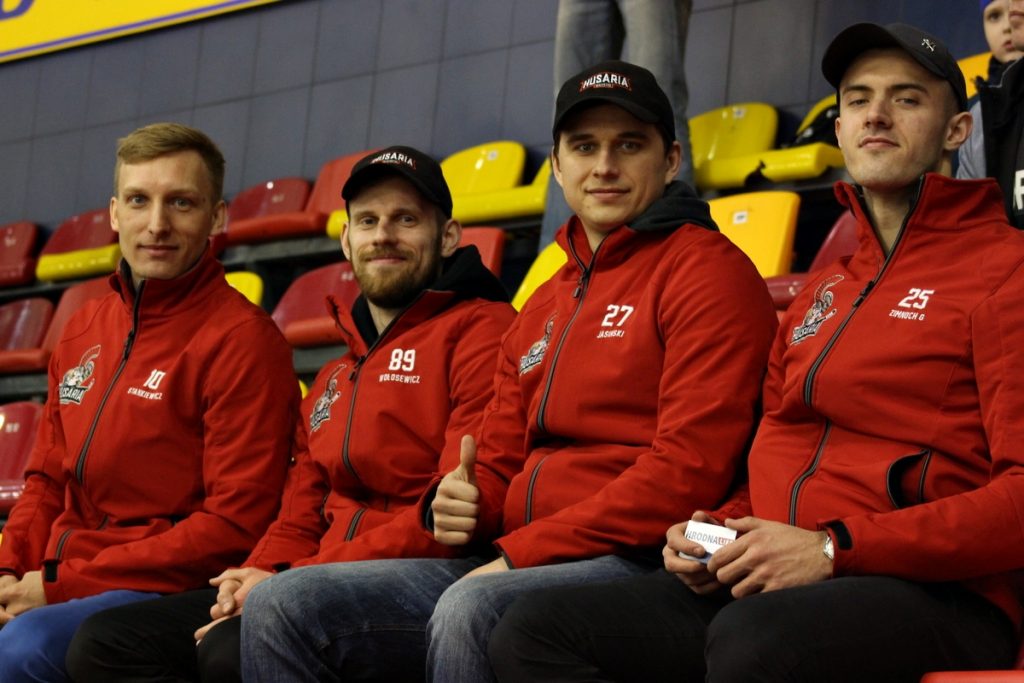 «Сюды можна ездзіць за сапраўдным хакейным відовішчам». Госці з Беластока дзеляцца эмоцыямі ад матчу ў Гродне