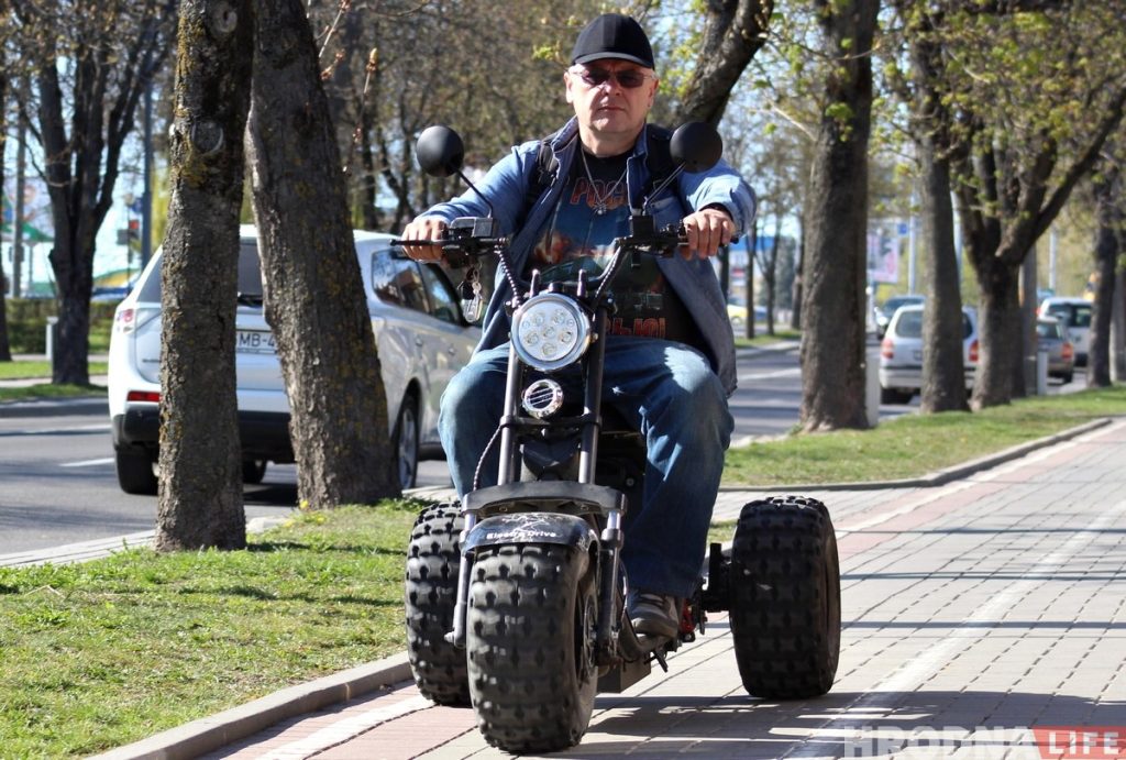 «За такім транспартам будучыня». Гродзенец распавёў, чаму перасеў на электратрайк