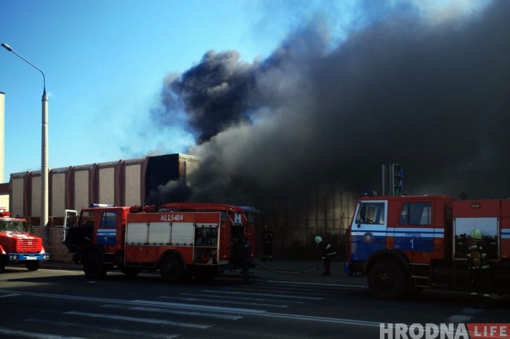 Фотафакт: У Гродне на Будзёнага гарэў склад пошты