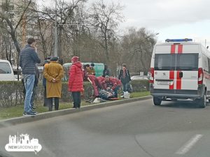 У Лідзе перавярнуўся трактар з металічнай бочкай. Што адбылося? У Лідзе перавярнуўся трактар з металічнай бочкай. Што адбылося?