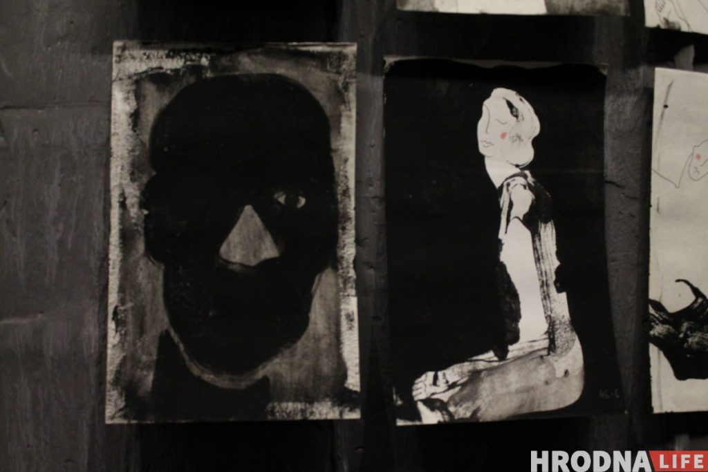 Гродзенка малявала аўтапартрэты 365 дзён запар. Глядзіце, што атрымалася