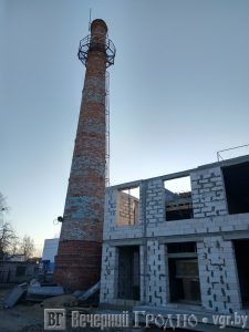 На Савецкай да старадаўняга сутарэння робяць дадатковы ўваход. Там адкрыецца кафэ-пякарня