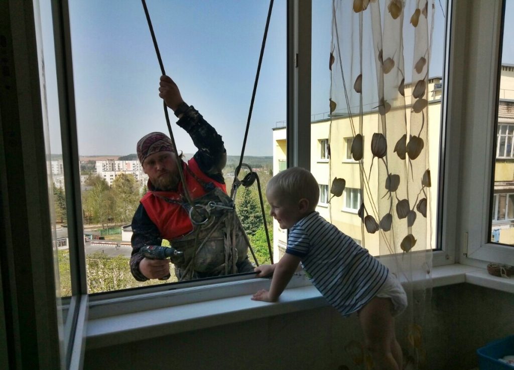 Прамысловы альпініст з Гродна праз Instagram распавядае аб працы і кур'ёзах на вышыні Прамысловы альпініст з Гродна праз Instagram распавядае аб працы і кур'ёзах на вышыні