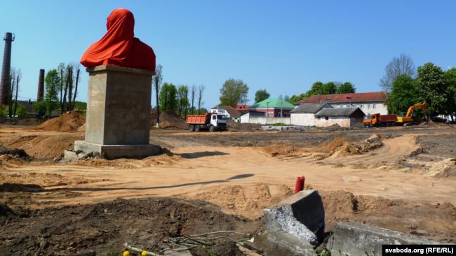 Дэкамунізацыя па-беларуску. Якіх Ленінаў і іншых Чапаевых пасунулі з цэнтру і чаму. ФОТА