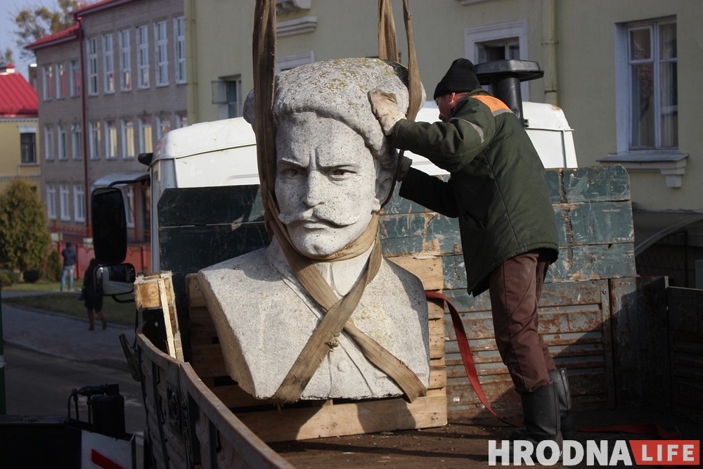 Дэкамунізацыя па-беларуску. Якіх Ленінаў і іншых Чапаевых пасунулі з цэнтру і чаму. ФОТА