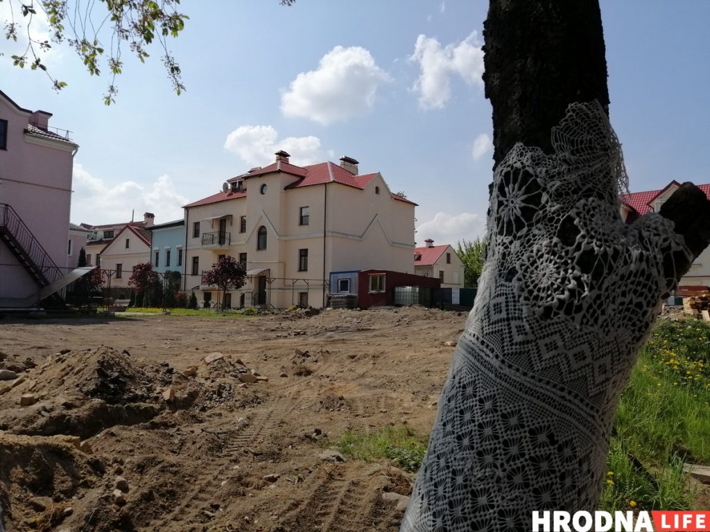 Відэафакт: Ламалі вішню экскаватарам, бо не было пілаў Відэафакт: Ламалі вішню экскаватарам, бо не было пілаў