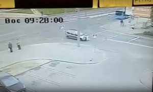 У Гродне кіроўцы знеслі адзін аднаму люстэркі і спрачаюцца, хто вінаваты У Гродне кіроўцы знеслі адзін аднаму люстэркі і спрачаюцца, хто вінаваты