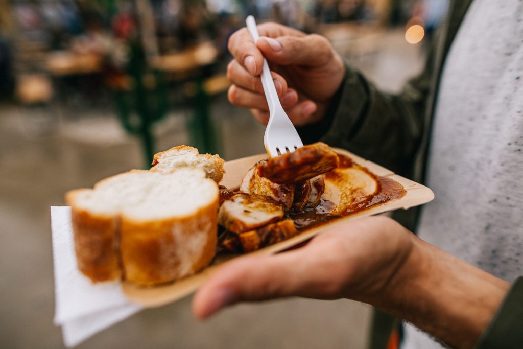 Суп з бычыных хвастоў і веганскія пельмені з тофу. Што шукаць на фестывалі Vulitsa Ezha ў Гродне Суп з бычыных хвастоў і веганскія пельмені з тофу. Што шукаць на фестывалі Vulitsa Ezha ў Гродне